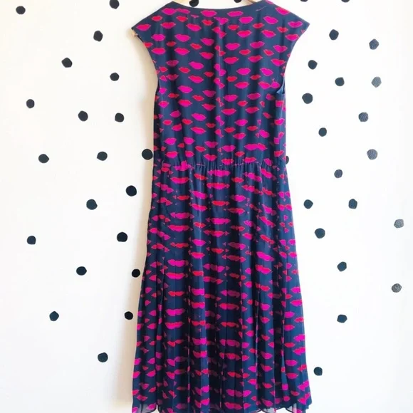 Halogen Sleeveless Pleated Dress Navy Lip Print 6 - Picture 2 of 9